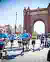 Picture of Barcelona Half Marathon runners passing the Arc de Triomph